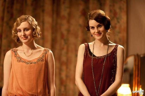 edith-mary-downton-abbey-tezturas