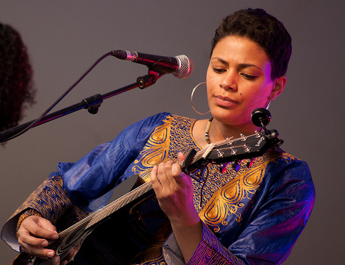 SONA JOBARTEH-tezturas
